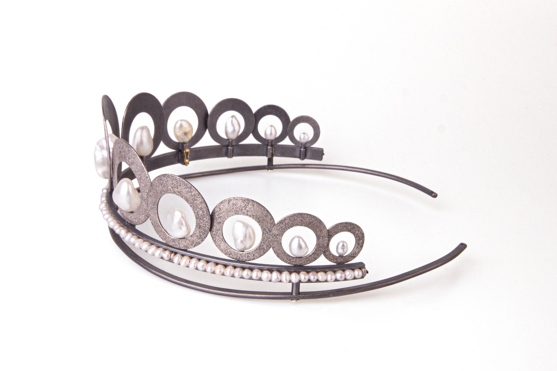 Seitliche Ansicht der Spinoly Tiara